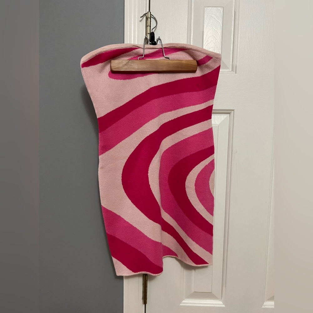Bailey Rose strapless mini body-conscious dress in retro pink swirl